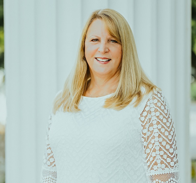 Donna Thompson, Broker